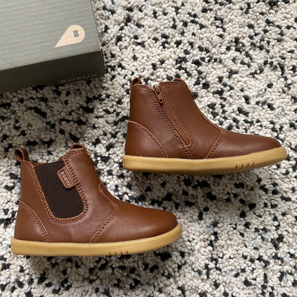 Bobux leather boots size 6.5( toddler)